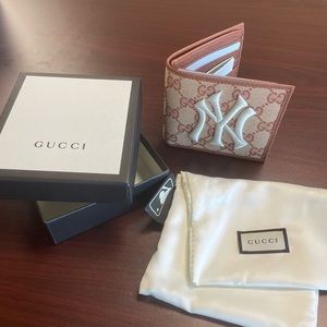 Gucci New York Yankees GG Logo Bifold Men’s Wallet. NWT 100% Authentic.
